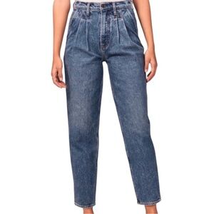 Abercrombie Curve Love The ‘80s Mom High Rise Size 30/10R
